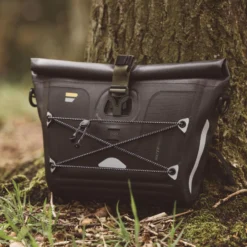 Riverside 3.5L Waterproof Handlebar Bag Bikepacking -Outdoor Camping Shop k1a5d959b2cde812cb1695cff3d7f67c6 scaled