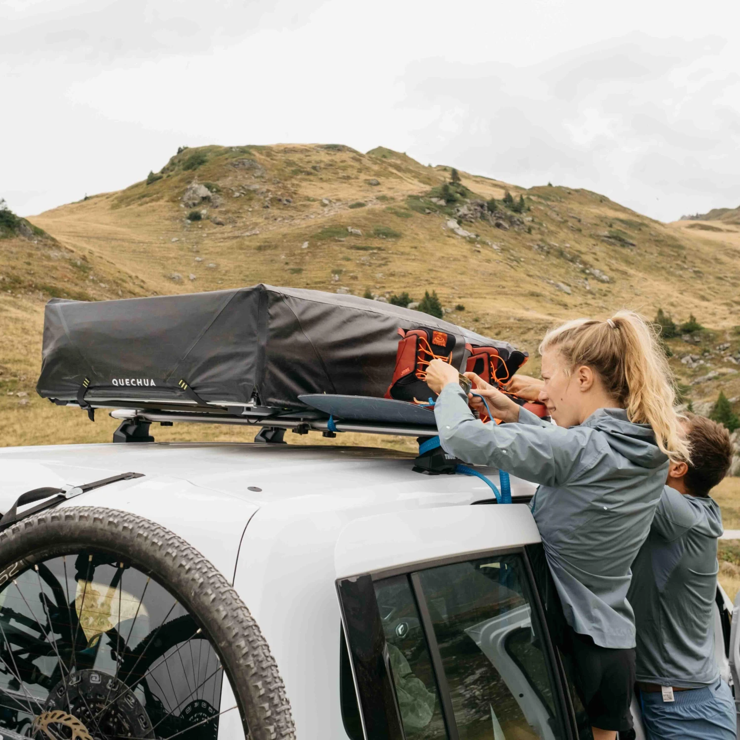 Quechua INFLATABLE ROOF TENT MH900 FRESH & BLACK 2 PERSON 4 Quechua INFLATABLE ROOF TENT MH900 FRESH & BLACK 2 PERSON - Image 4